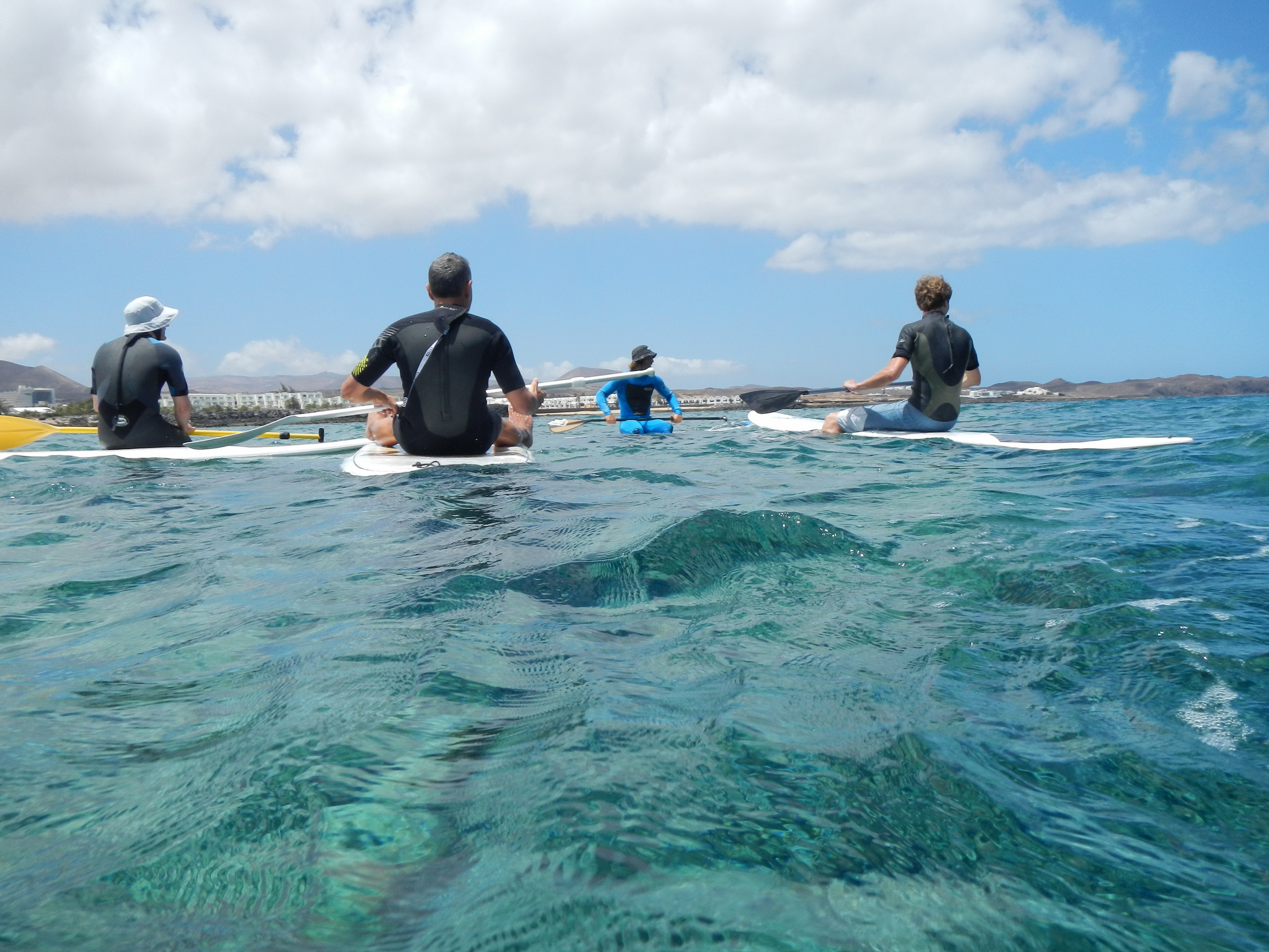 Eine Gruppe mit dme SUP auf dem Atlantic