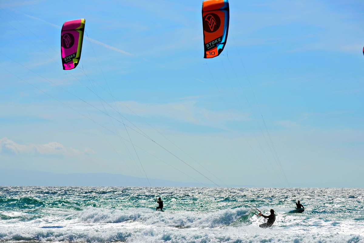 Kitesurfen an einen der vielnn Spots in und um Tarifa